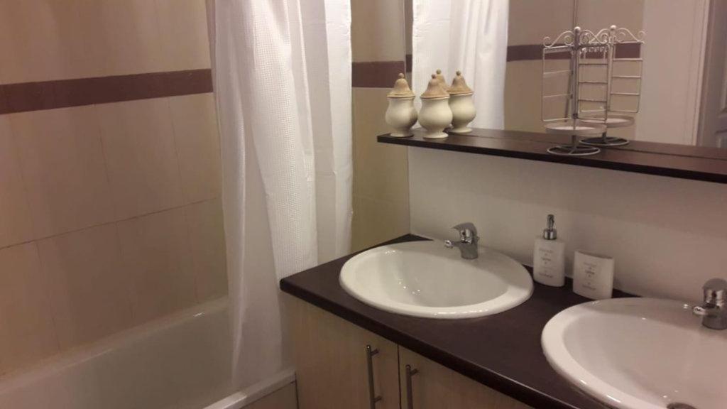 Appartement 2 Chambres Balcon Parking Prive Centre Village Lit et Mixe Bagian luar foto